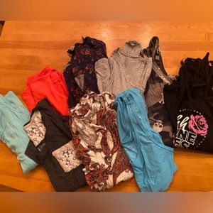 Lot of tank tops size Large bundle of nine